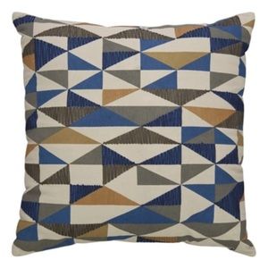 Daray Pillows In Signature Design By Ashley